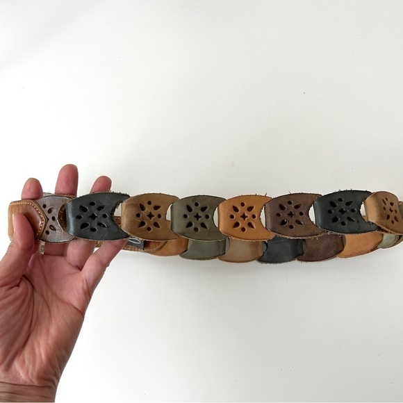 Brighton Vintage 90s Leather Cutout Belt Small 70800 - Picture 4 of 10